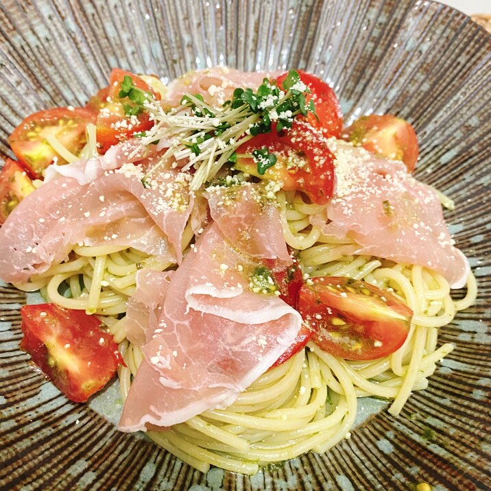 生ハムの冷製ジェノベーゼパスタ